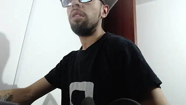 Snapshot of fvckolombianguyy chatting on 9, 2, 2025 fvckolombianguyy online show from 9, 2, 2025