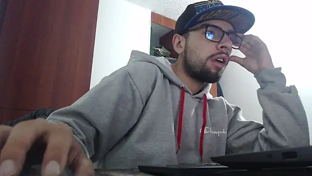 Snapshot of fvckolombianguyy chatting on 10, 2, 2025 fvckolombianguyy online show from 10, 2, 2025