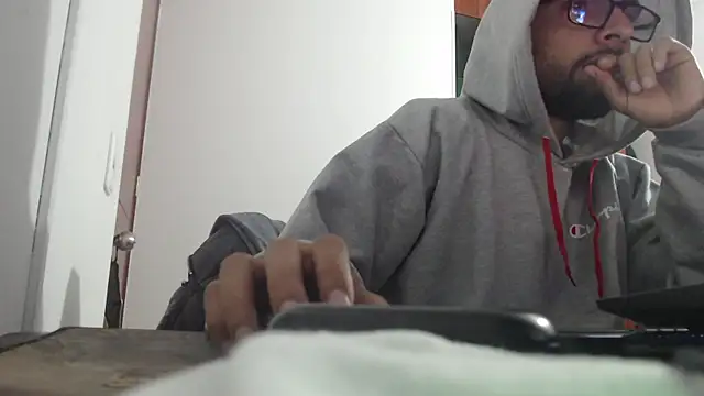 Snapshot of fvckolombianguyy chatting on 11, 2, 2025 fvckolombianguyy online show from 11, 2, 2025