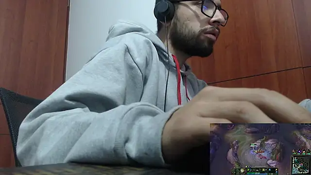 Snapshot of fvckolombianguyy chatting on 18, 2, 2025 fvckolombianguyy online show from 18, 2, 2025