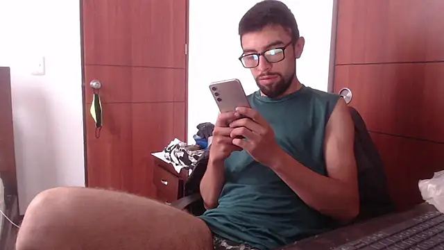 Snapshot of fvckolombianguyy chatting on 24, 2, 2025 fvckolombianguyy online show from 24, 2, 2025