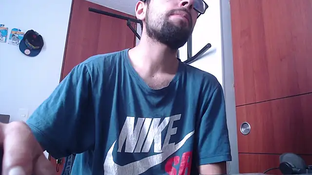 Snapshot of fvckolombianguyy chatting on 4, 3, 2025 fvckolombianguyy online show from 4, 3, 2025