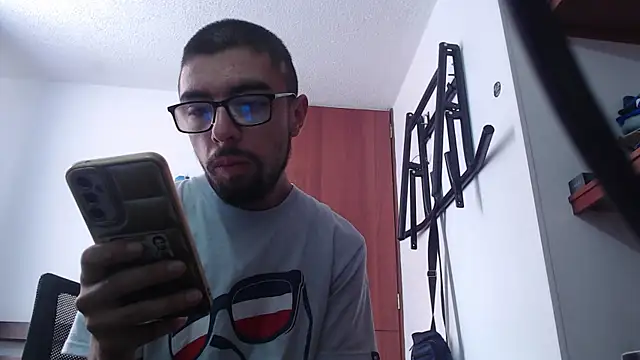 Snapshot of fvckolombianguyy chatting on 12, 3, 2025 fvckolombianguyy online show from 12, 3, 2025