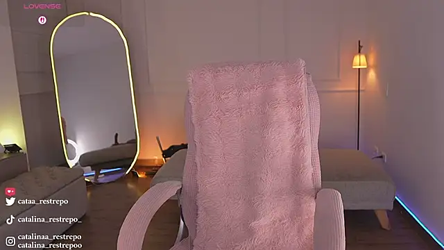 Snapshot of CATALINA_RESTREPO chatting on 10, 10, 2025 CATALINA RESTREPO online show from 10, 10, 2025