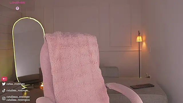 Snapshot of CATALINA_RESTREPO chatting on 22, 10, 2025 CATALINA RESTREPO online show from 22, 10, 2025