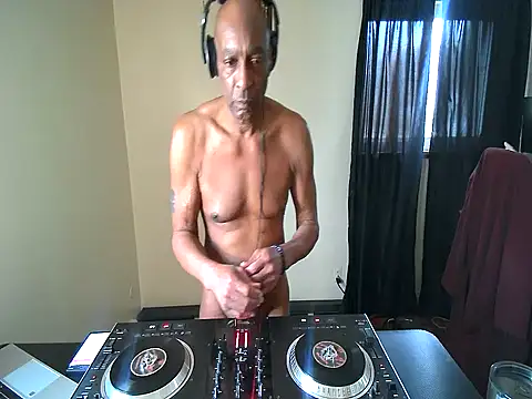 longdick4you8686 online show from 28, 2, 2025