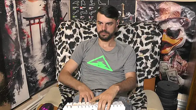 Snapshot of 00george chatting on 23, 4, 2026 00george online show from 23, 4, 2026