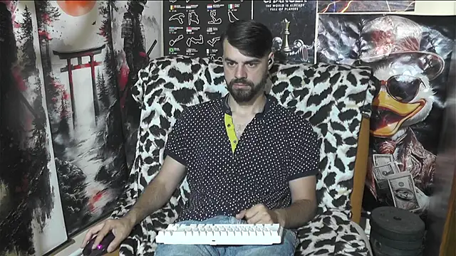 Snapshot of 00george chatting on 4, 6, 2026 00george online show from 4, 6, 2026