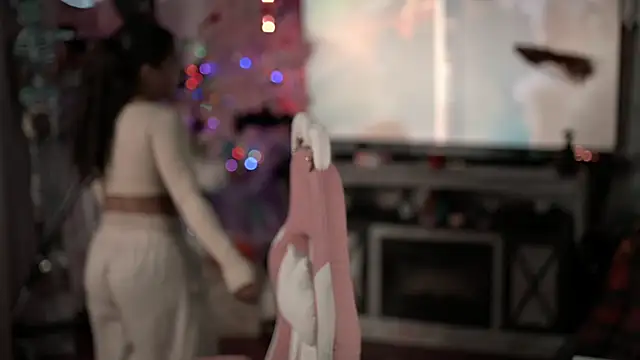 Nikki Torres online show from 18, 9, 2025