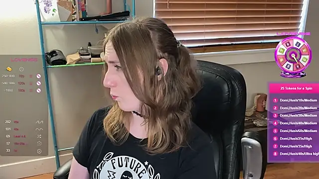 luluvaladon online show from 28, 2, 2025