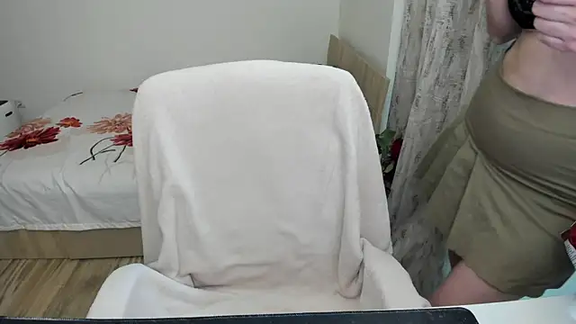 KrissLoona online show from 11, 6, 2026