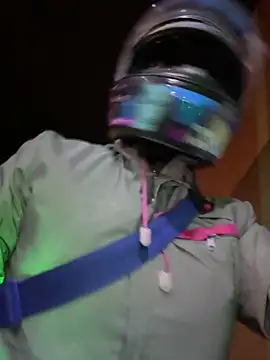 Snapshot of vaneelee chatting on 16, 11, 2025 vaneelee online show from 16, 11, 2025