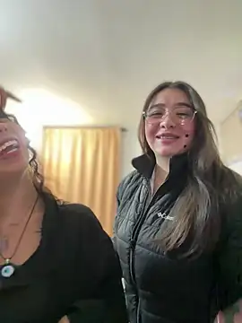 Snapshot of vaneelee chatting on 12, 4, 2026 vaneelee online show from 12, 4, 2026