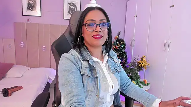 Snapshot of Inndrahot chatting on 24, 12, 2024 Inndrahot online show from 24, 12, 2024