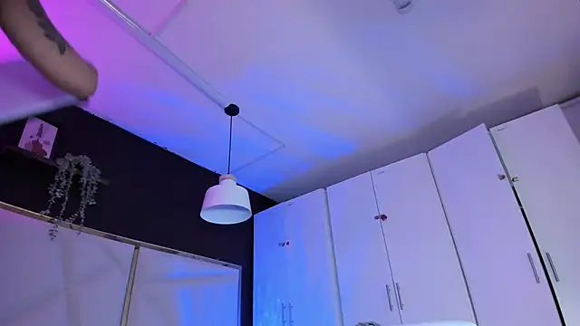 Snapshot of Inndrahot chatting on 8, 11, 2025 Inndrahot online show from 8, 11, 2025