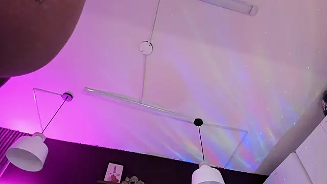 Snapshot of Inndrahot chatting on 5, 12, 2025 Inndrahot online show from 5, 12, 2025