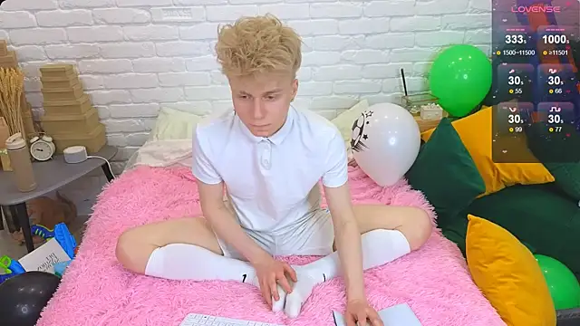 Snapshot of LandelRay chatting on 15, 3, 2025 LandelRay online show from 15, 3, 2025