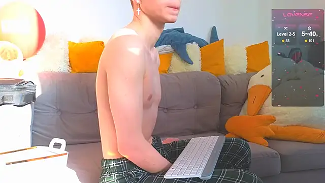 Snapshot of LandelRay chatting on 7, 2, 2026 LandelRay online show from 7, 2, 2026