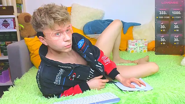 Snapshot of LandelRay chatting on 19, 3, 2026 LandelRay online show from 19, 3, 2026