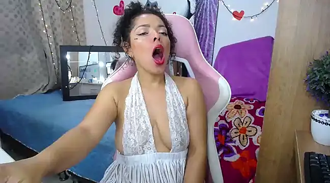 Snapshot of MarilynJones chatting on 27, 12, 2024 MarilynJones online show from 27, 12, 2024