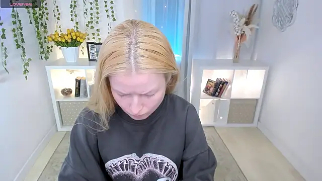 Laly Peach online show from 21, 3, 2026