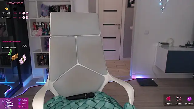 Emma Bryan online show from 27, 9, 2025