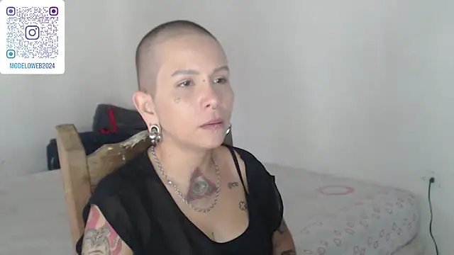 Snapshot of moon_cat85 chatting on 27, 1, 2025 moon cat85 online show from 27, 1, 2025