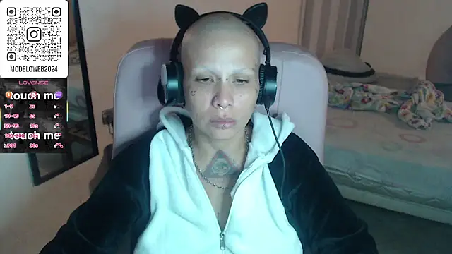 Snapshot of moon_cat85 chatting on 8, 3, 2025 moon cat85 online show from 8, 3, 2025