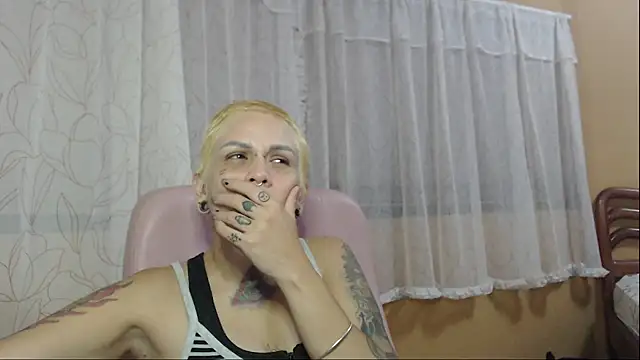 Snapshot of moon_cat85 chatting on 16, 10, 2025 moon cat85 online show from 16, 10, 2025