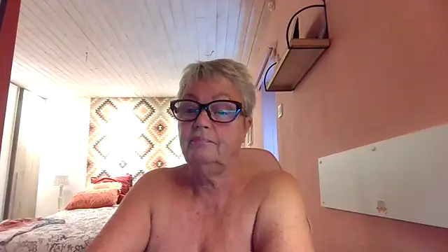 GrannyChrissy68 online show from 13, 9, 2025