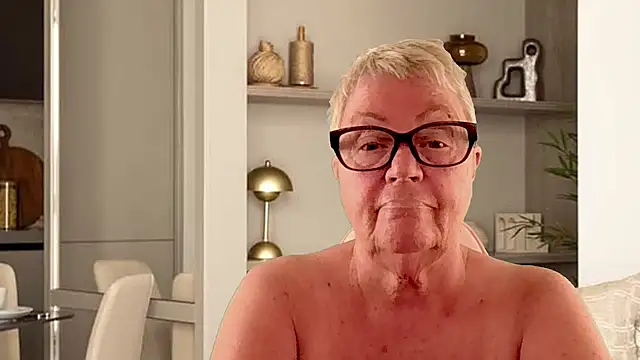 GrannyChrissy68 online show from 9, 4, 2026