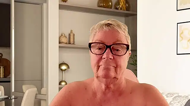 GrannyChrissy68 online show from 11, 4, 2026