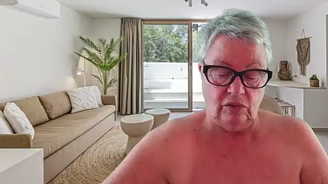 GrannyChrissy68 online show from 28, 4, 2026