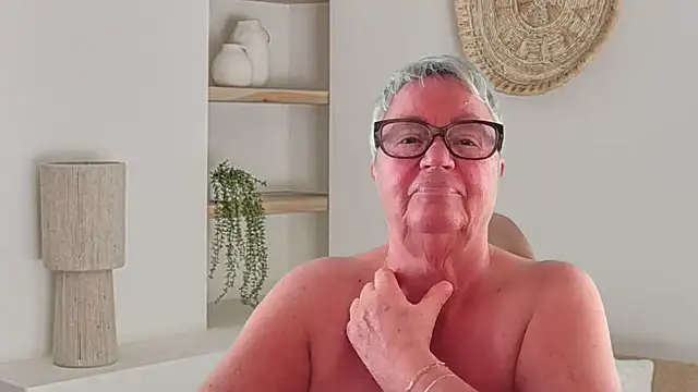 GrannyChrissy68 online show from 29, 4, 2026
