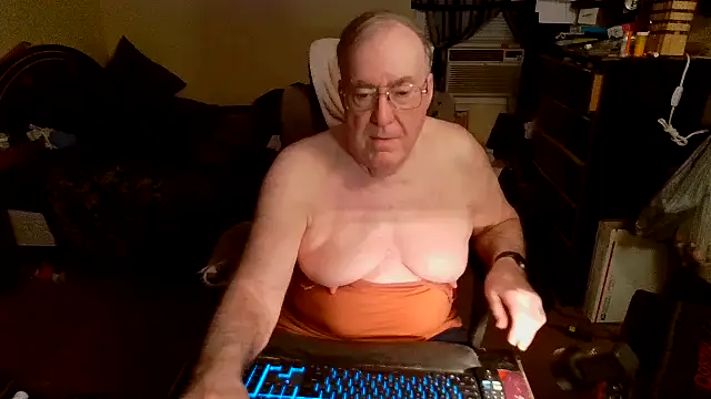 Snapshot of Toastir chatting on 12, 12, 2024 Toastir online show from 12, 12, 2024