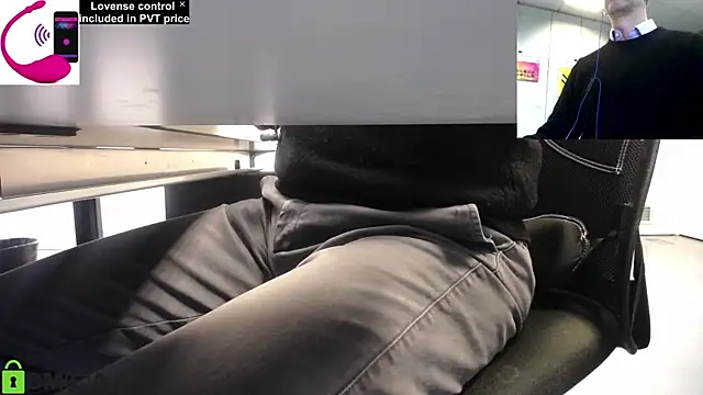 Snapshot of pliko chatting on 11, 3, 2025 pliko online show from 11, 3, 2025