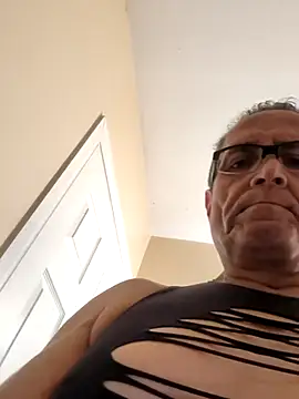 Snapshot of bobby69cock chatting on 16, 11, 2025 bobby69cock online show from 16, 11, 2025