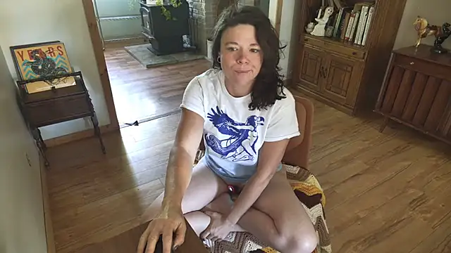 Snapshot of MarcyJones chatting on 4, 10, 2025 MarcyJones online show from 4, 10, 2025