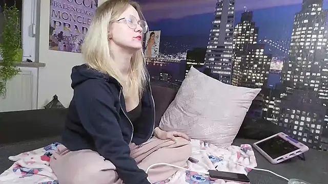 Snapshot of little-leni chatting on 28, 1, 2025 little-leni online show from 28, 1, 2025