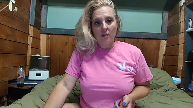 Snapshot of lisaxlovexxx chatting on 22, 6, 2026 lisaxlovexxx online show from 22, 6, 2026