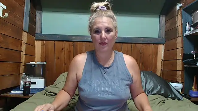Snapshot of lisaxlovexxx chatting on 10, 7, 2026 lisaxlovexxx online show from 10, 7, 2026