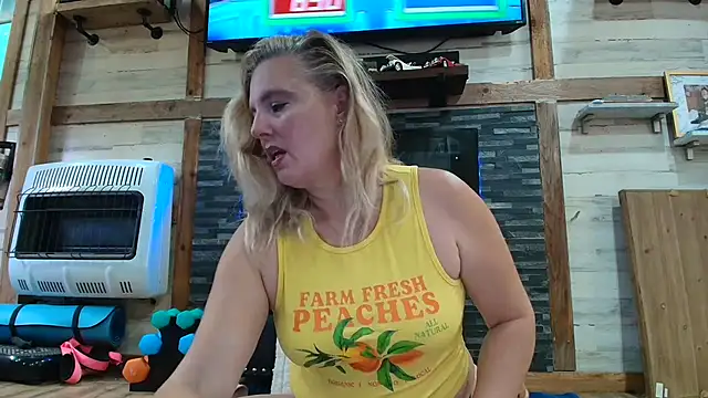 Snapshot of lisaxlovexxx chatting on 5, 8, 2026 lisaxlovexxx online show from 5, 8, 2026