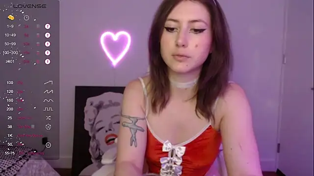 Snapshot of PlayfulApril chatting on 17, 12, 2024 PlayfulApril online show from 17, 12, 2024