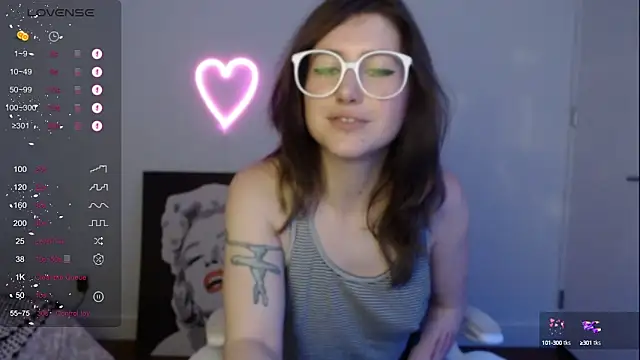 Snapshot of PlayfulApril chatting on 17, 12, 2024 PlayfulApril online show from 17, 12, 2024