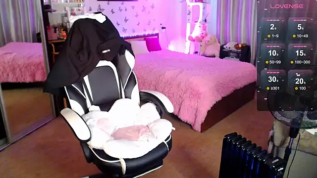 Kira honeyy online show from 13, 9, 2025