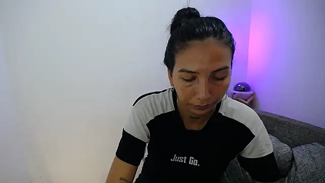 Snapshot of Allyson_Smith chatting on 8, 1, 2025 Allyson Smith online show from 8, 1, 2025