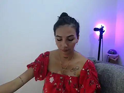 Snapshot of Allyson_Smith chatting on 2, 2, 2025 Allyson Smith online show from 2, 2, 2025