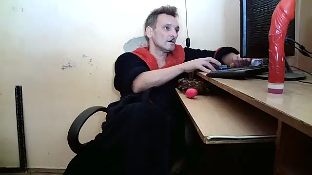 Snapshot of dundyFocus chatting on 9, 10, 2025 dundyFocus online show from 9, 10, 2025