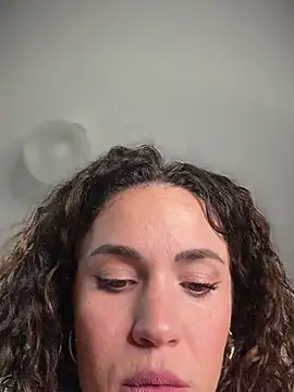 Clara-xoxo online show from 10, 2, 2026