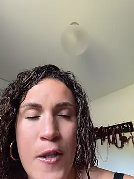 Clara-xoxo online show from 30, 6, 2026